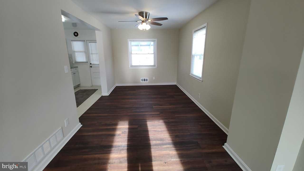 2247 Graythorn Rd - Photo 4 of 33