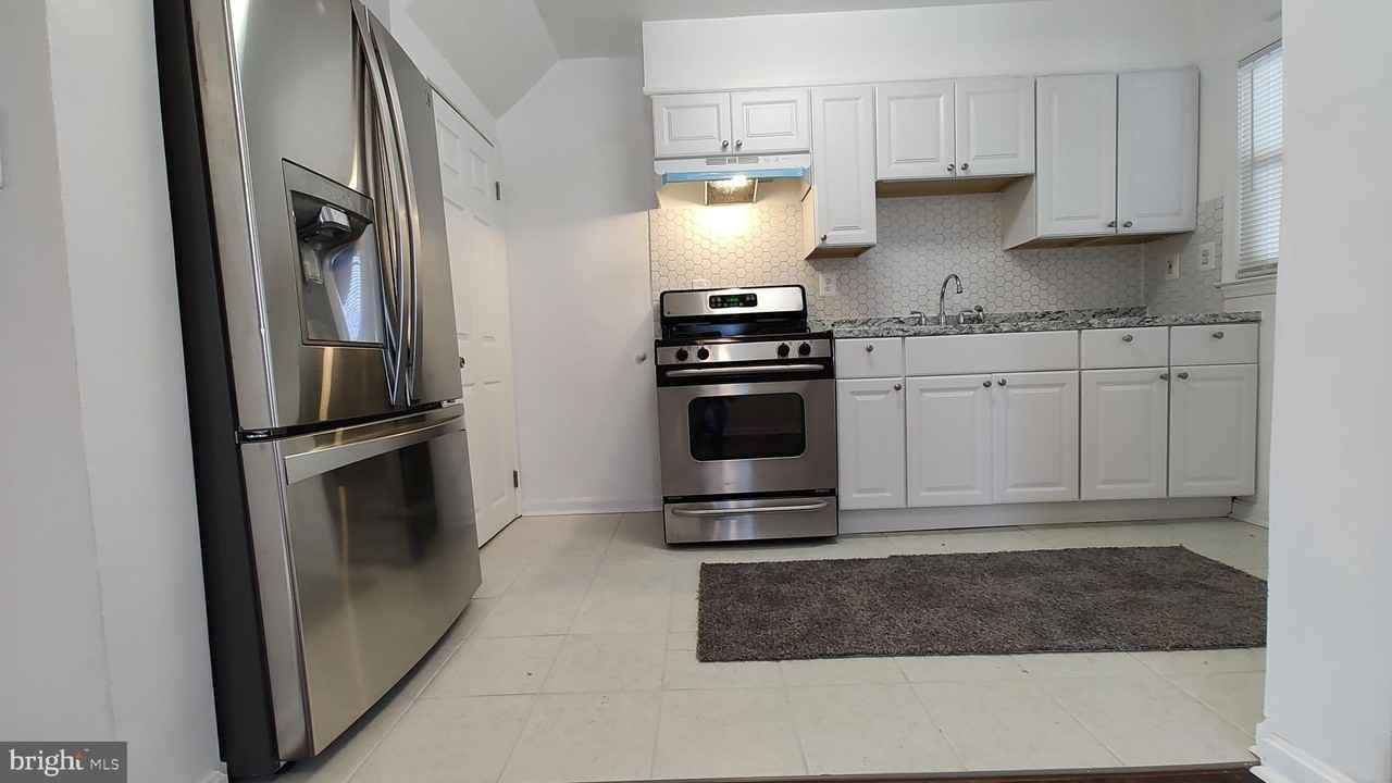 2247 Graythorn Rd - Photo 7 of 33