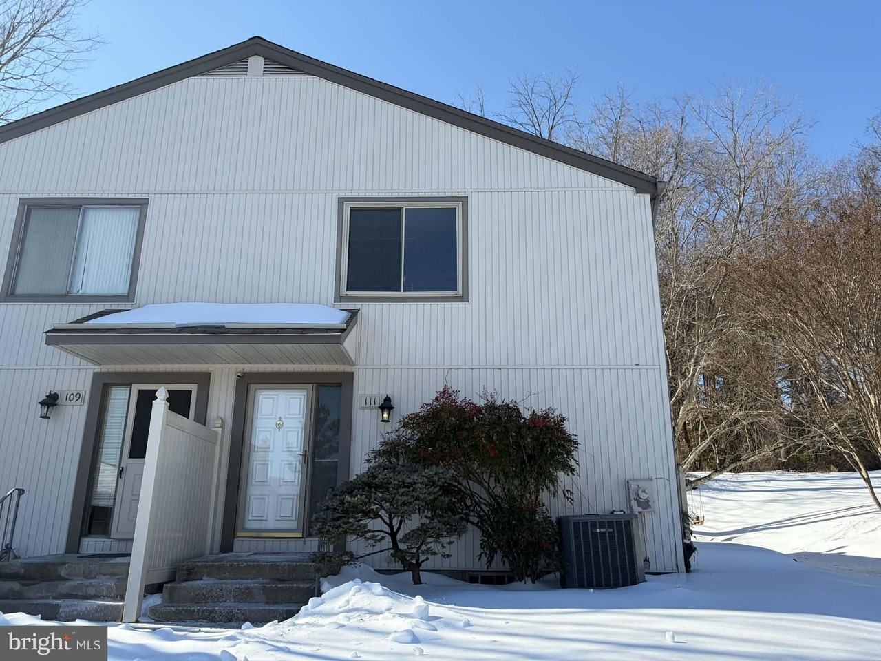 111 Eastford Ct - Photo 2 of 24