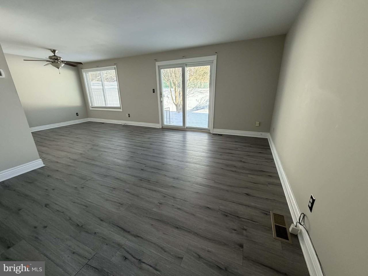 111 Eastford Ct - Photo 3 of 24