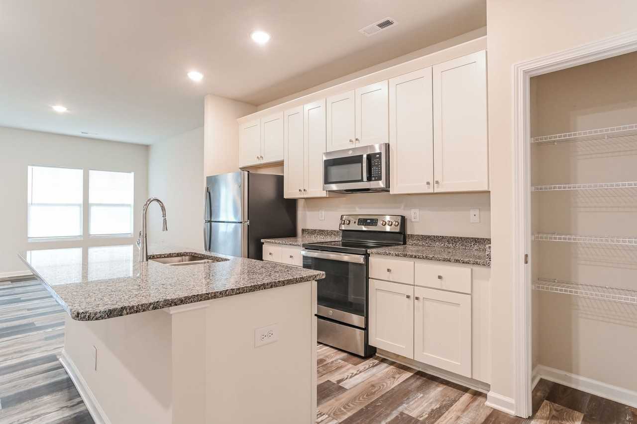 1207 Pine St - Photo 7 of 35