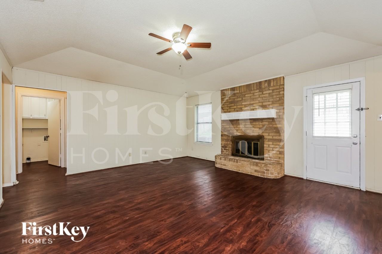 6525 Constitution Dr - Photo 3 of 16