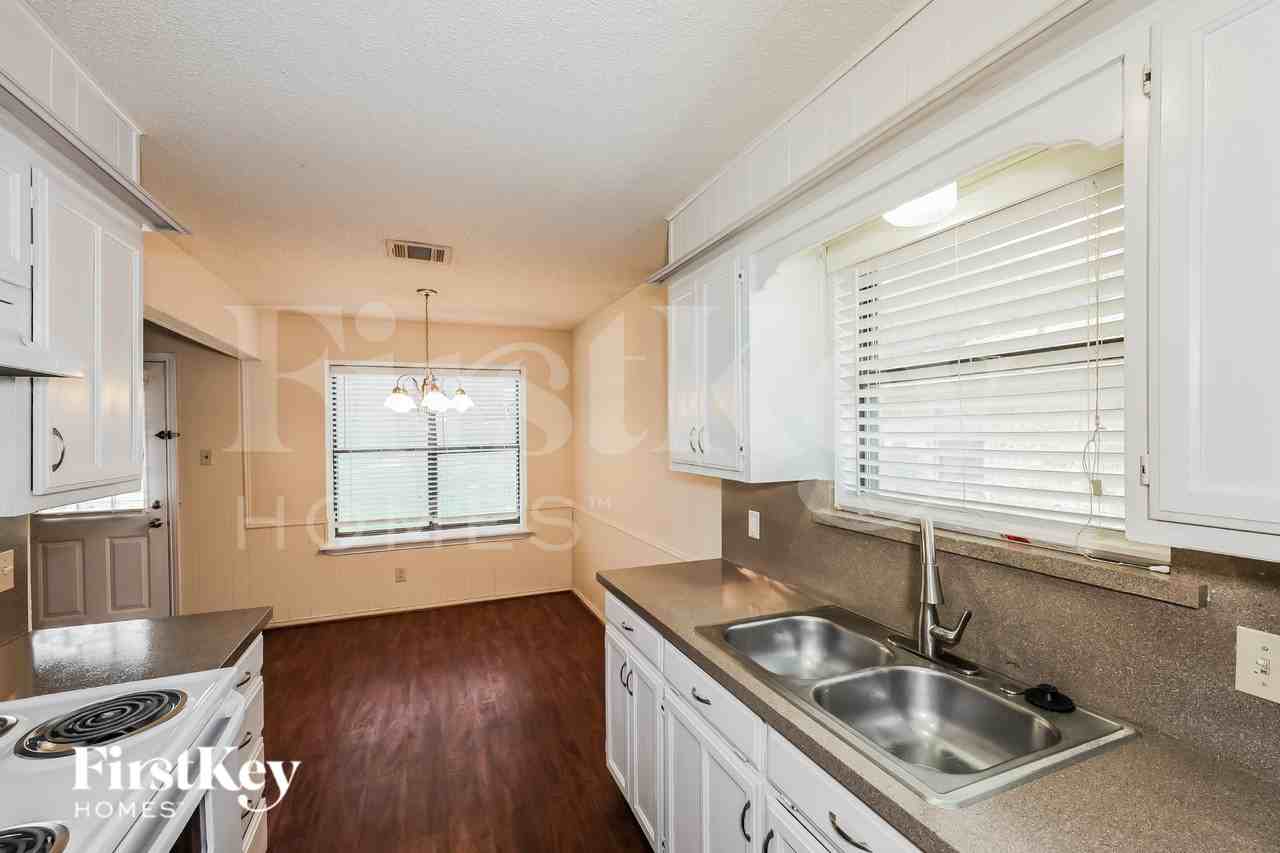 6525 Constitution Dr - Photo 7 of 16