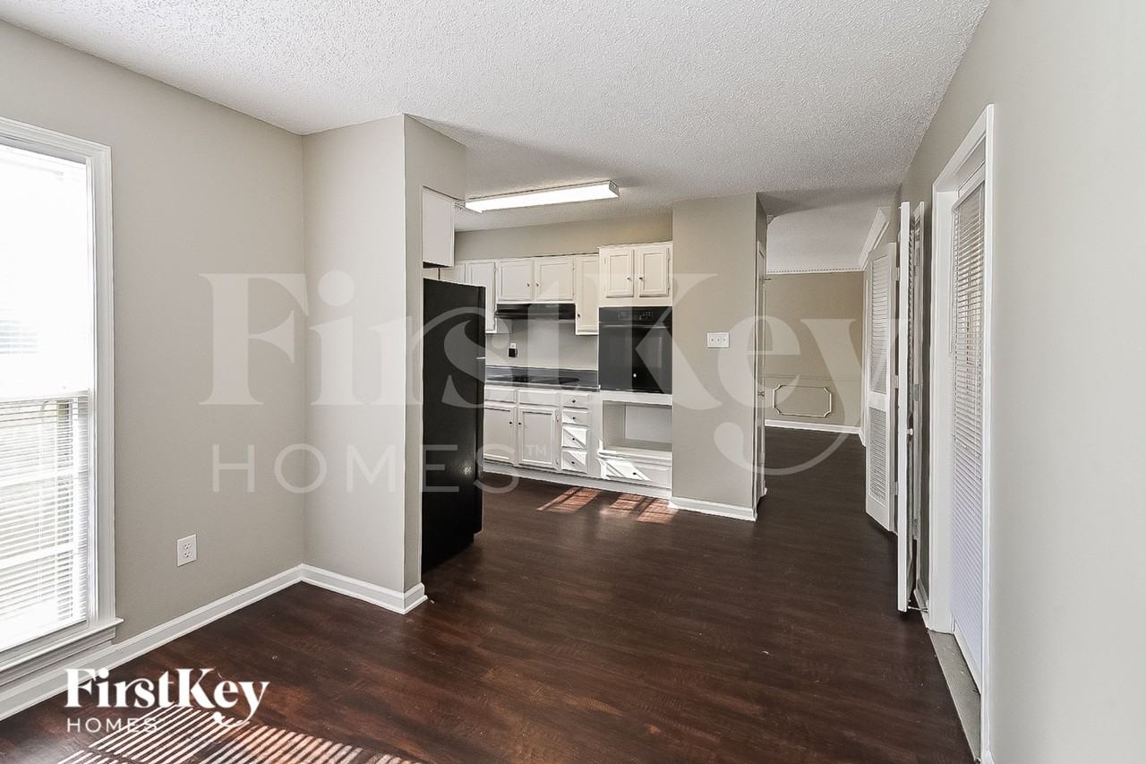 6290 Ridge Manor Dr - Photo 4 of 15