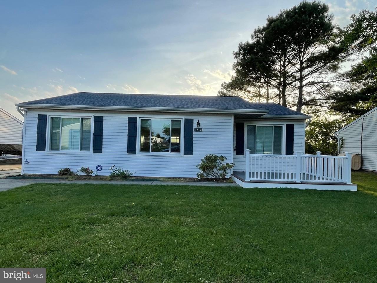 1819 Sherman Dr - Photo 3 of 25