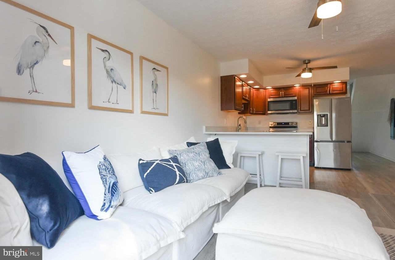 135 Newport Bay Dr Unit 8-8 #8 - Photo 4 of 35