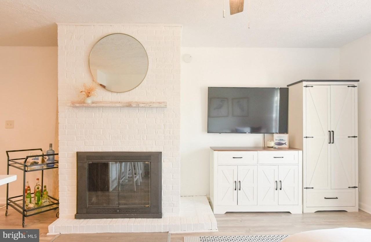 135 Newport Bay Dr Unit 8-8 #8 - Photo 5 of 35