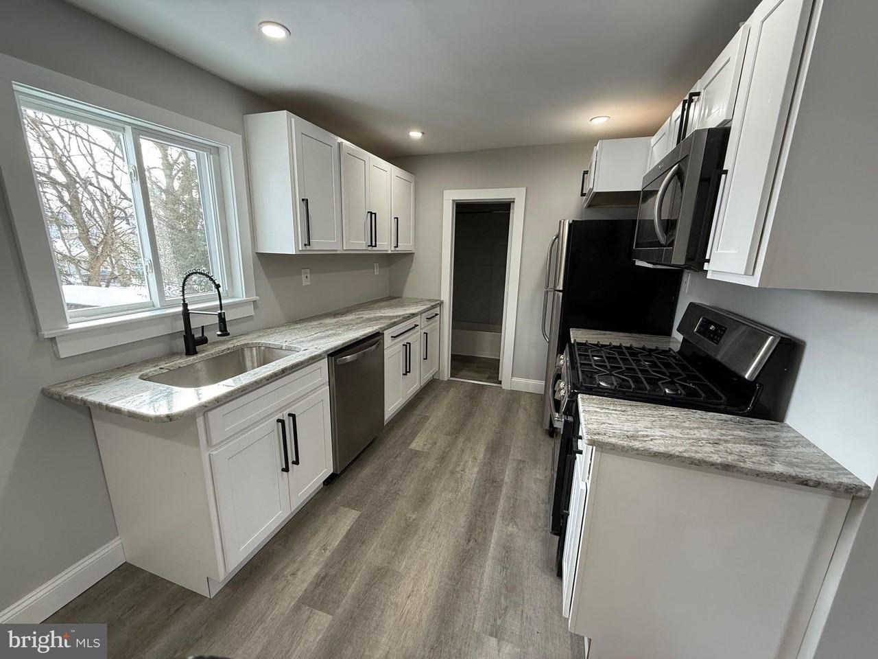 212 Warren St #3 - Photo 4 of 18