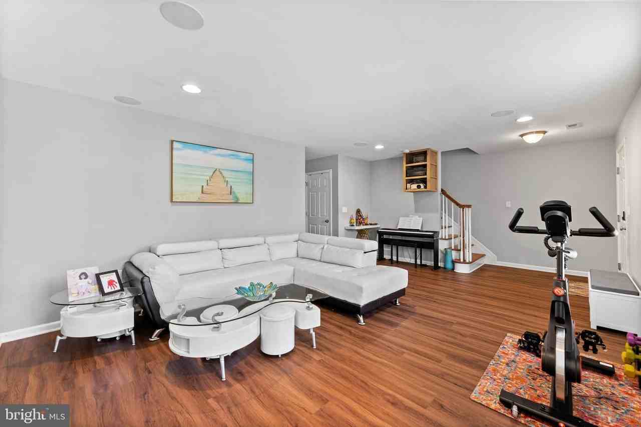 29 Mountie Ln - Photo 3 of 35