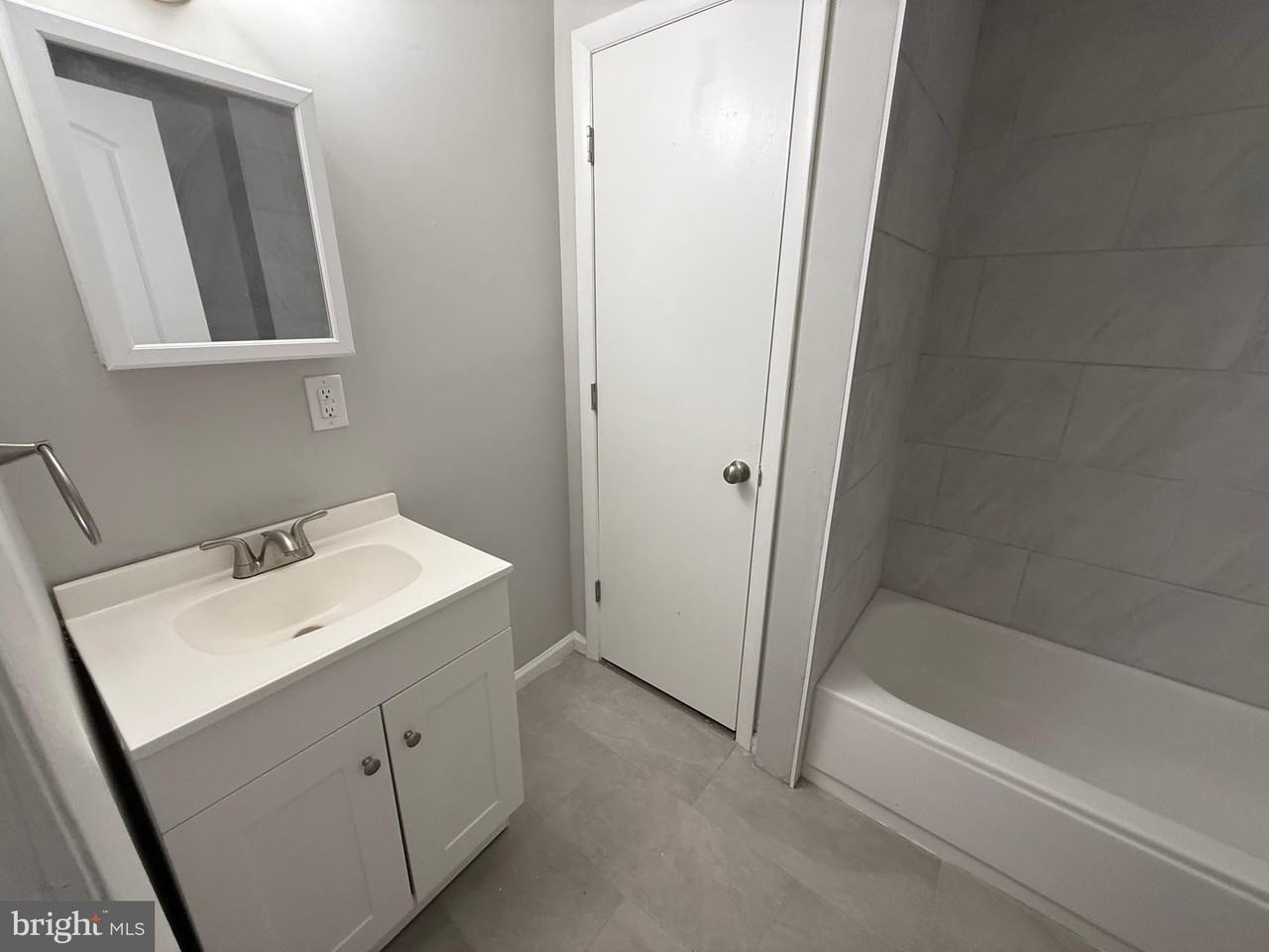 212 Warren St Unit 4 #4 - Photo 3 of 16