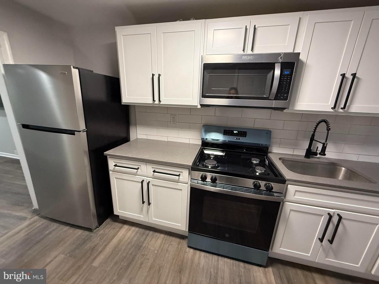 212 Warren St Unit 4 #4 - Photo 6 of 16