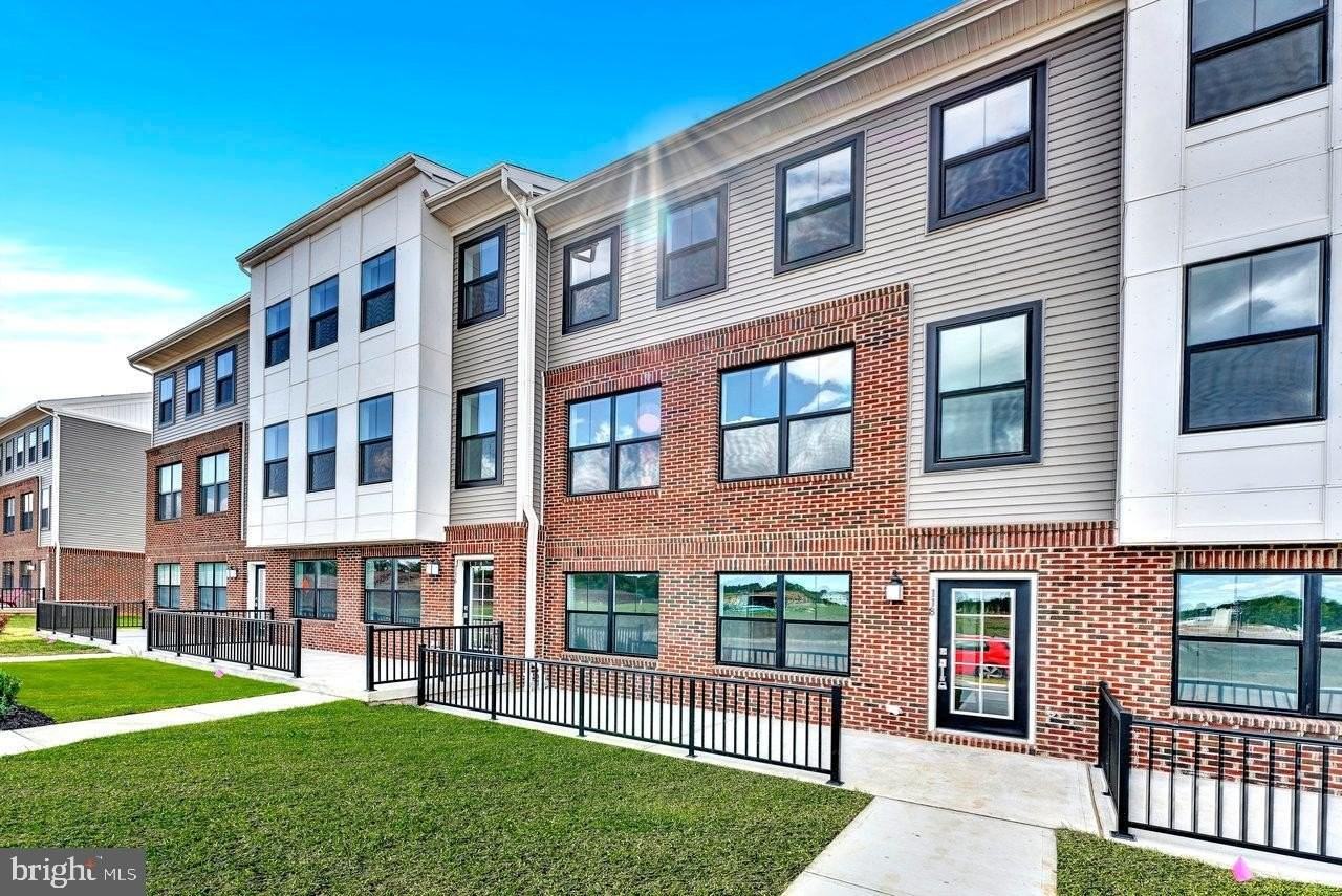 118 Martha Brokaw Way - Photo 2 of 30