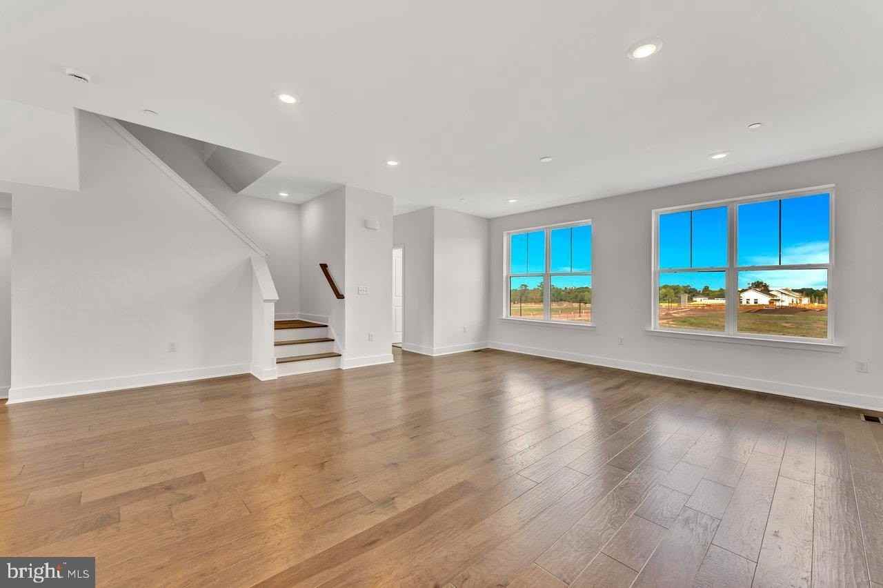 118 Martha Brokaw Way - Photo 4 of 30