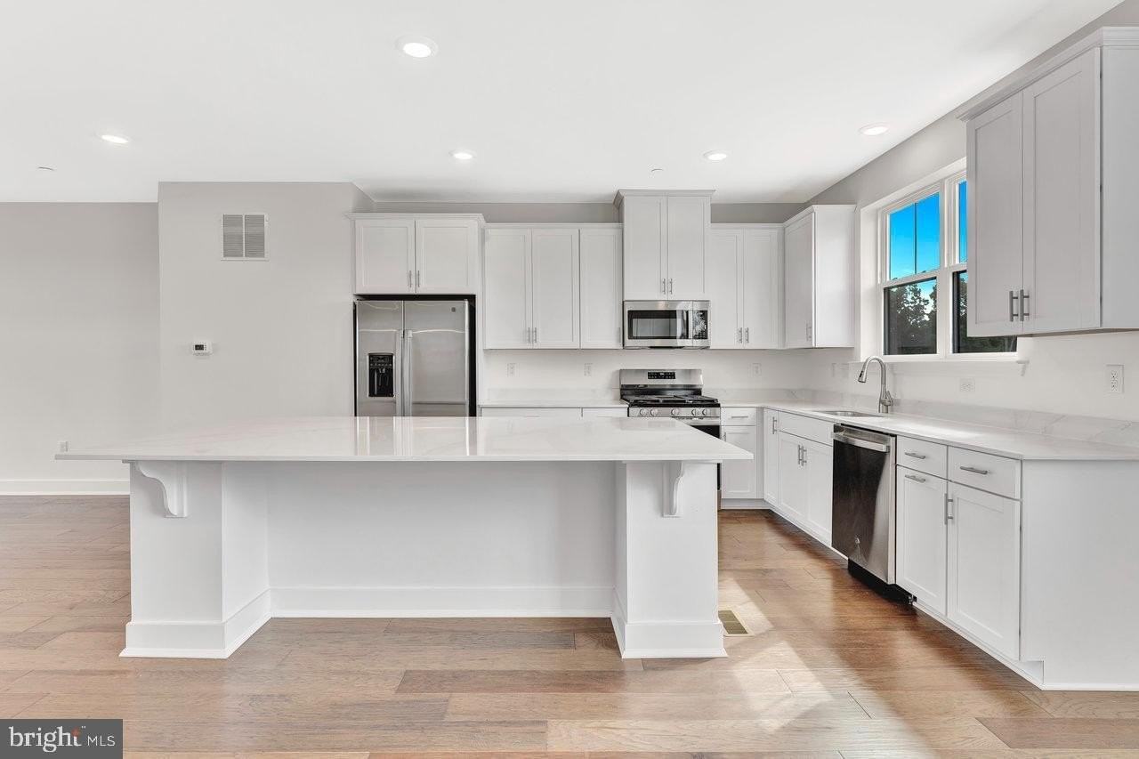 118 Martha Brokaw Way - Photo 5 of 30