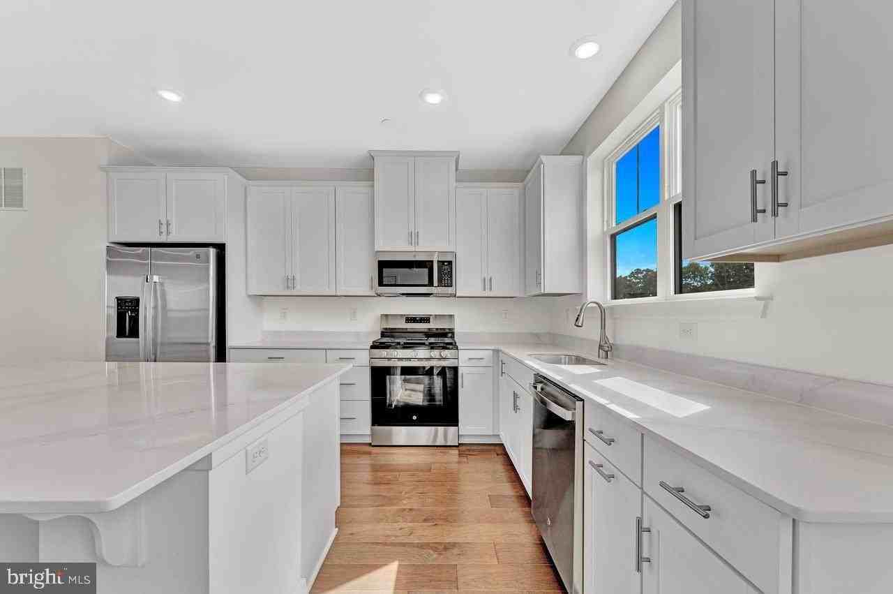 118 Martha Brokaw Way - Photo 6 of 30