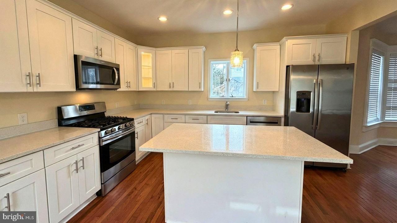 838 Smith Ave - Photo 7 of 20