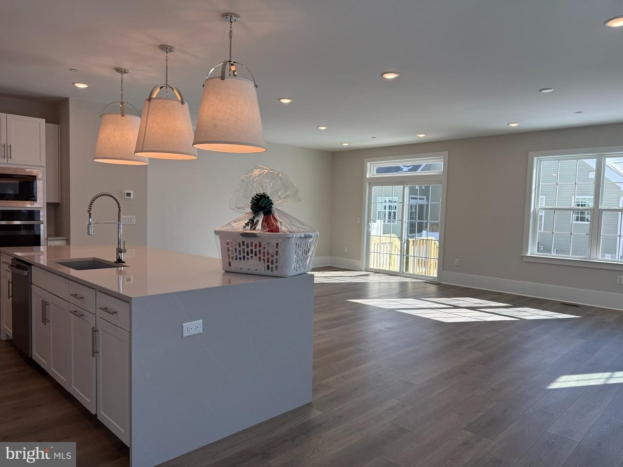 3001 Justin Dr - Photo 4 of 18