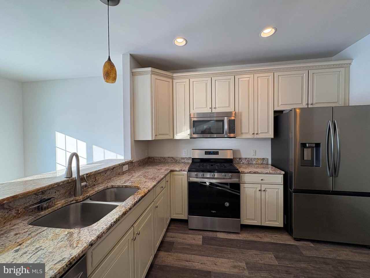 142 Sills Ln - Photo 4 of 33