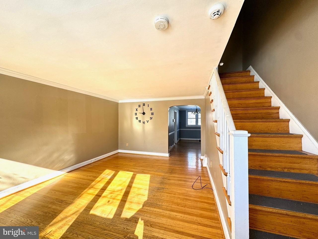 827 Hampshire Rd - Photo 2 of 22