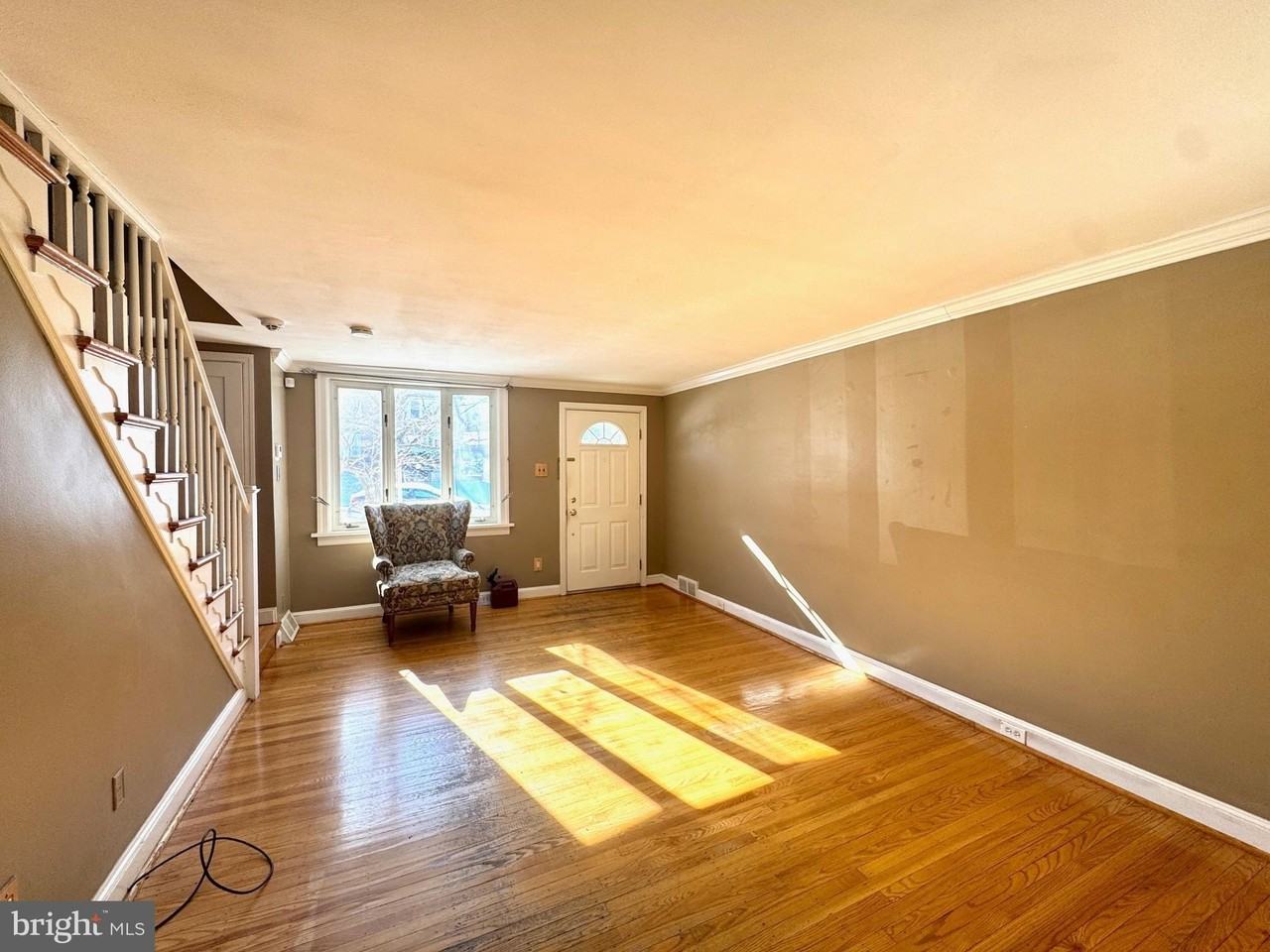 827 Hampshire Rd - Photo 3 of 22