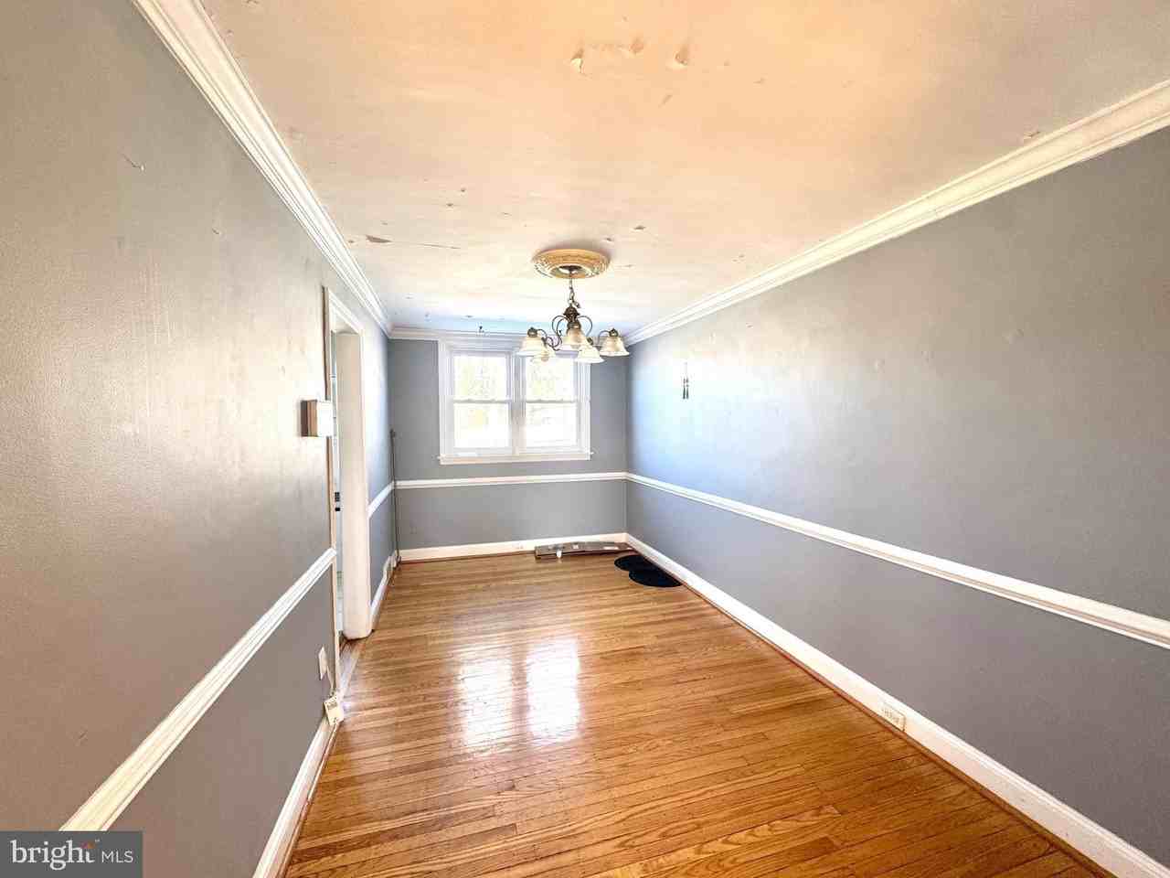 827 Hampshire Rd - Photo 7 of 22