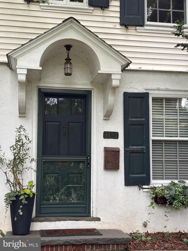 1121 Spring Grove Ave - Photo 2 of 23