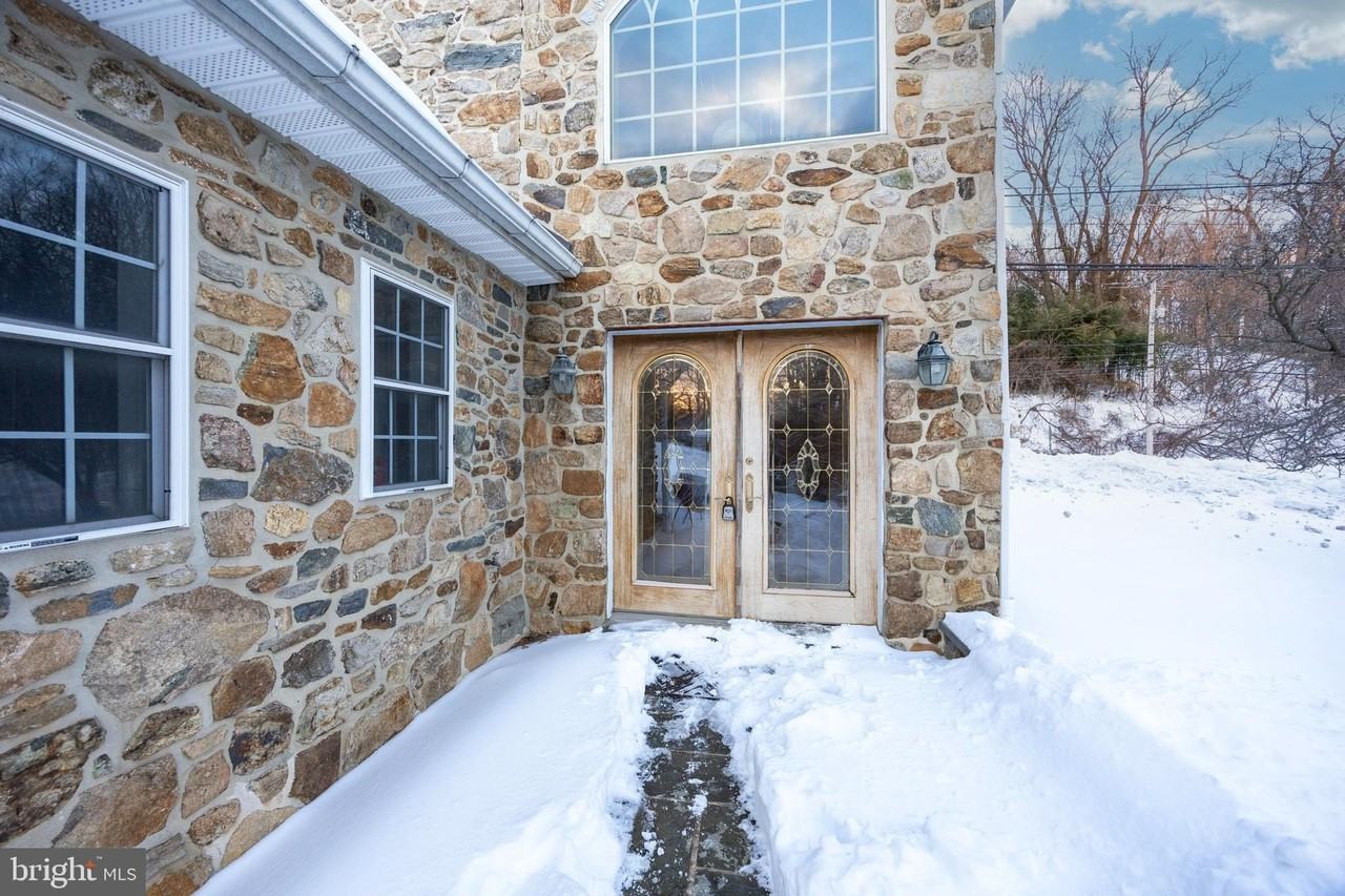 2568 Pike Ave - Photo 2 of 30