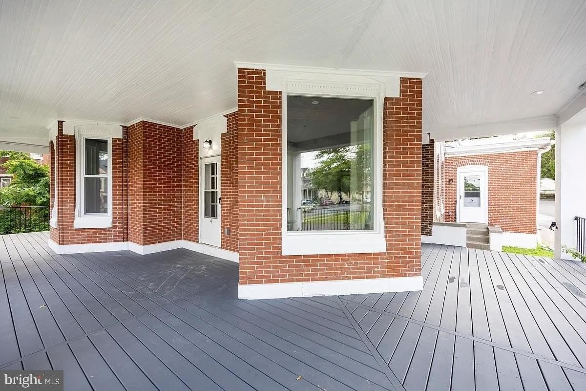 554 Main St Apt 4 #4 - Photo 3 of 16