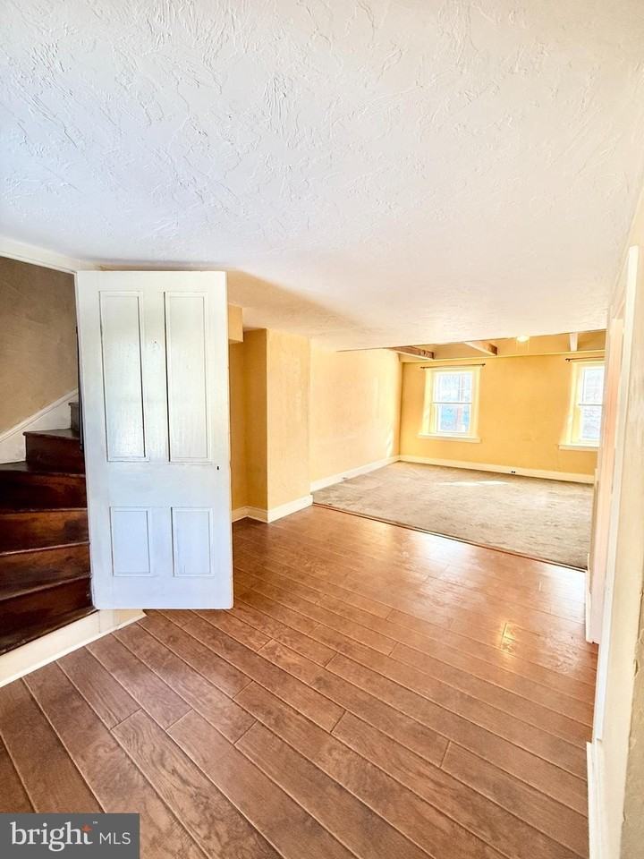 149 Main St Apt 4 #4 - Photo 5 of 12