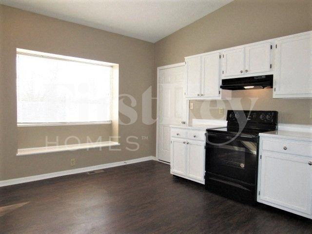 3912 Truro Ct - Photo 3 of 15