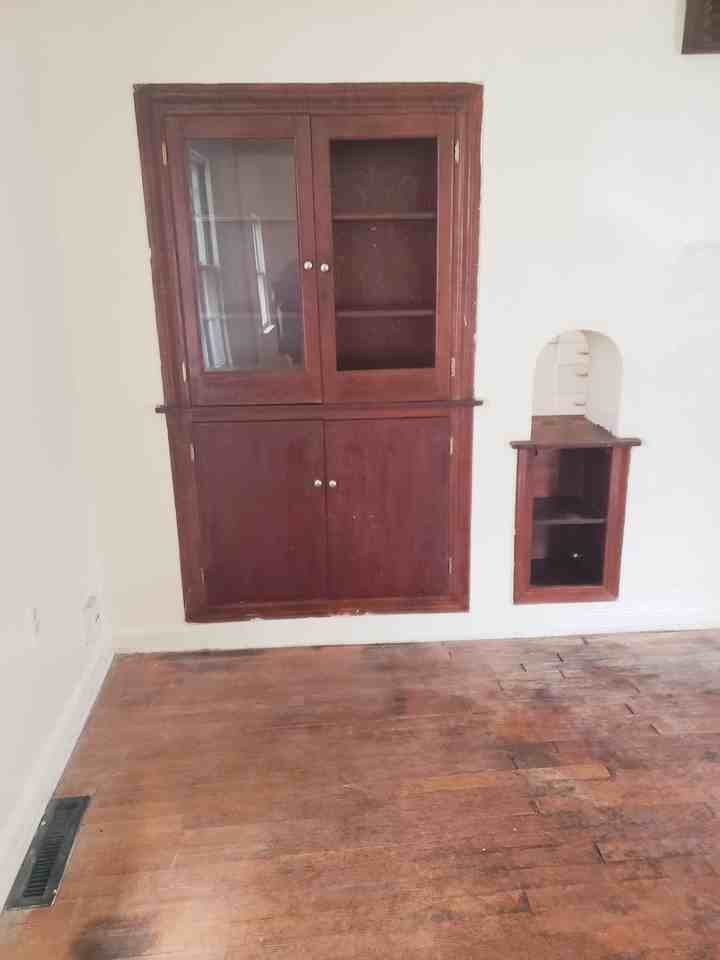 409 Hendry Street - Photo 4 of 10