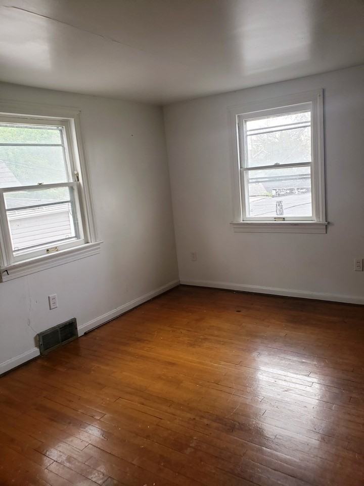 409 Hendry Street - Photo 6 of 10