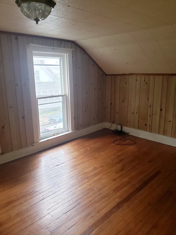 409 Hendry Street - Photo 7 of 10