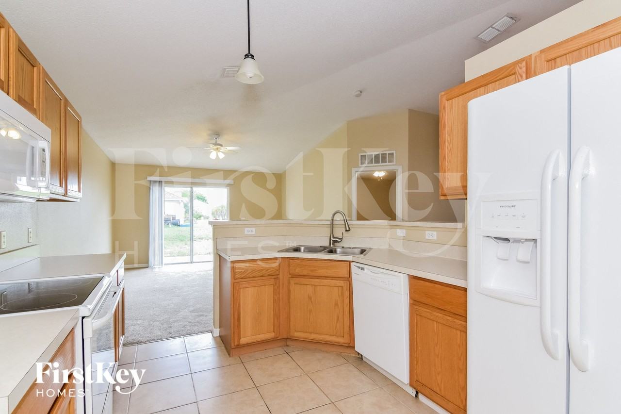 3634 Queens Cove Blvd - Photo 6 of 15