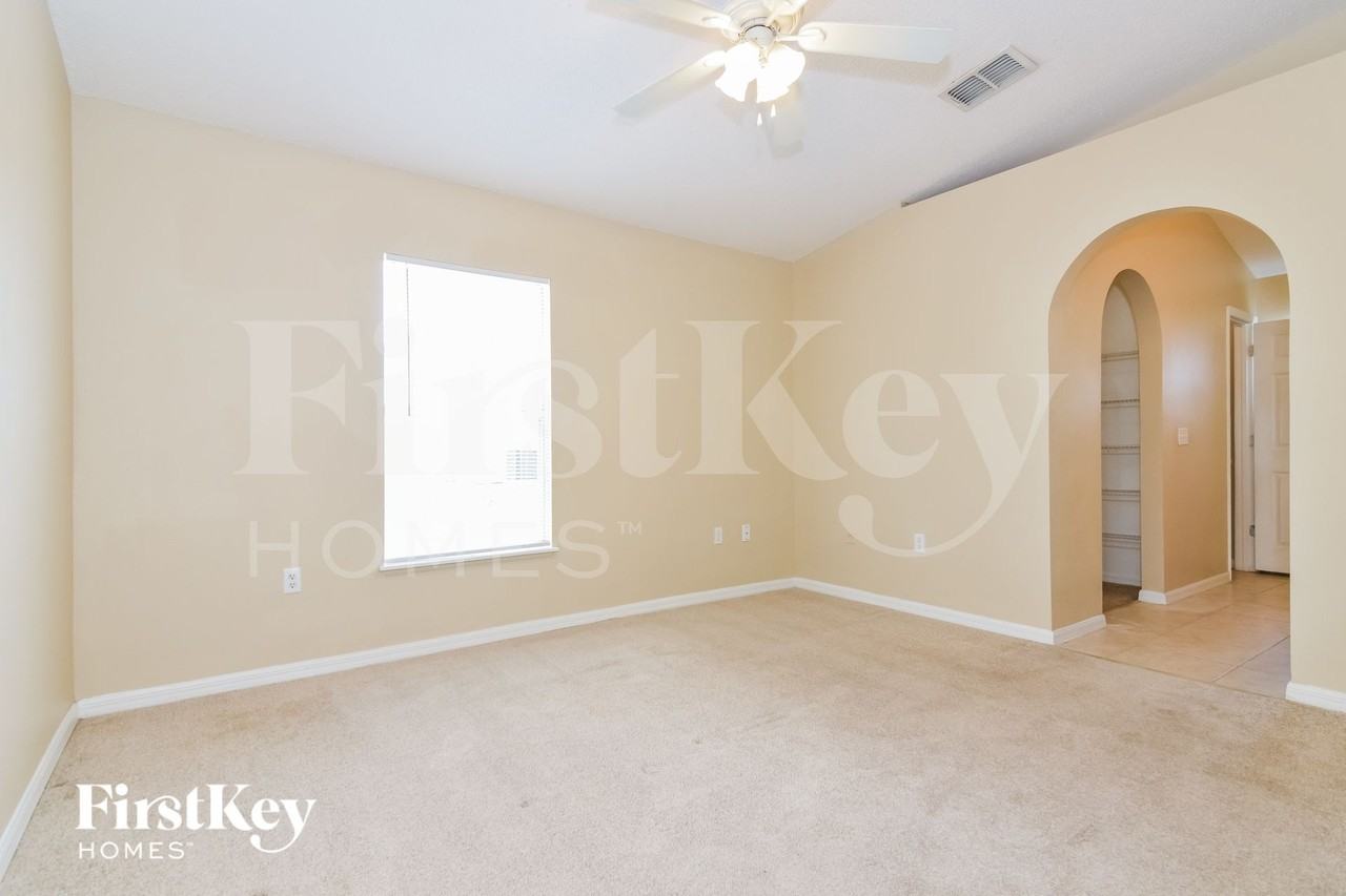 3634 Queens Cove Blvd - Photo 7 of 15