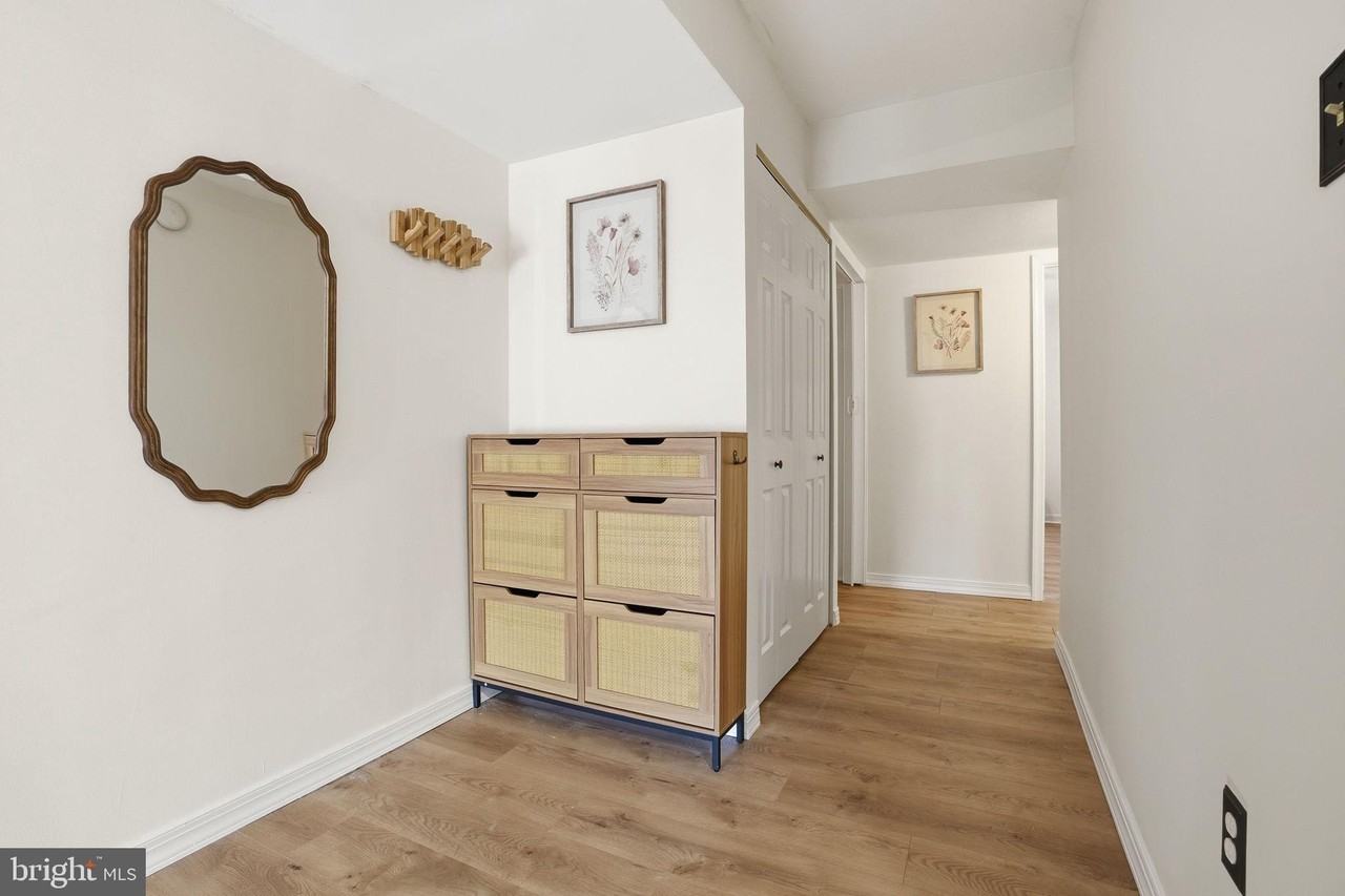 3750 Clarendon Ave Apt 44 #44 - Photo 4 of 23