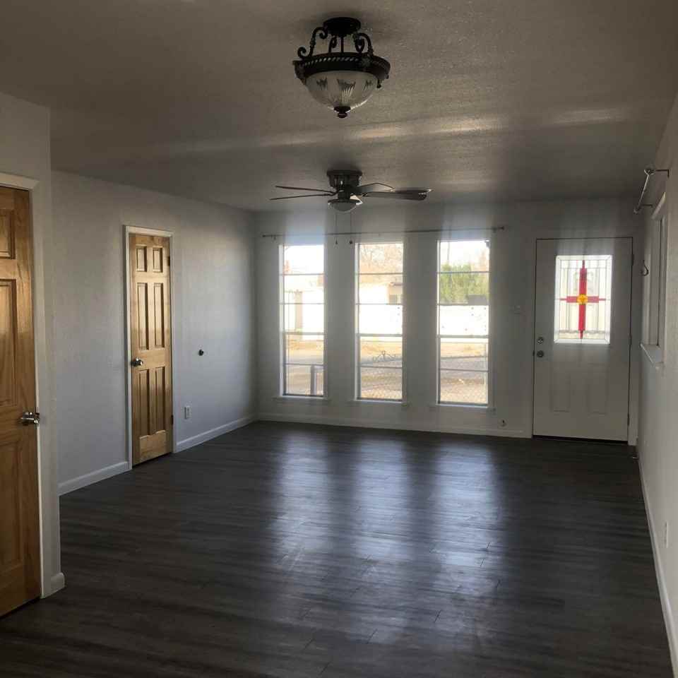 225 New York Ave - Photo 4 of 11