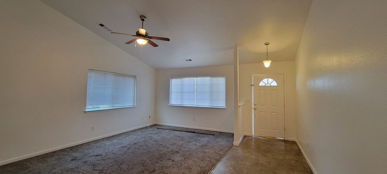 3419 Oak St - Photo 3 of 18