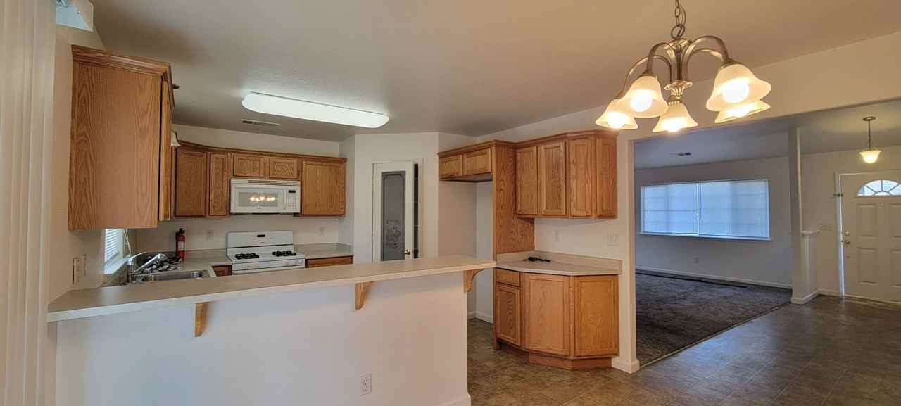 3419 Oak St - Photo 5 of 18