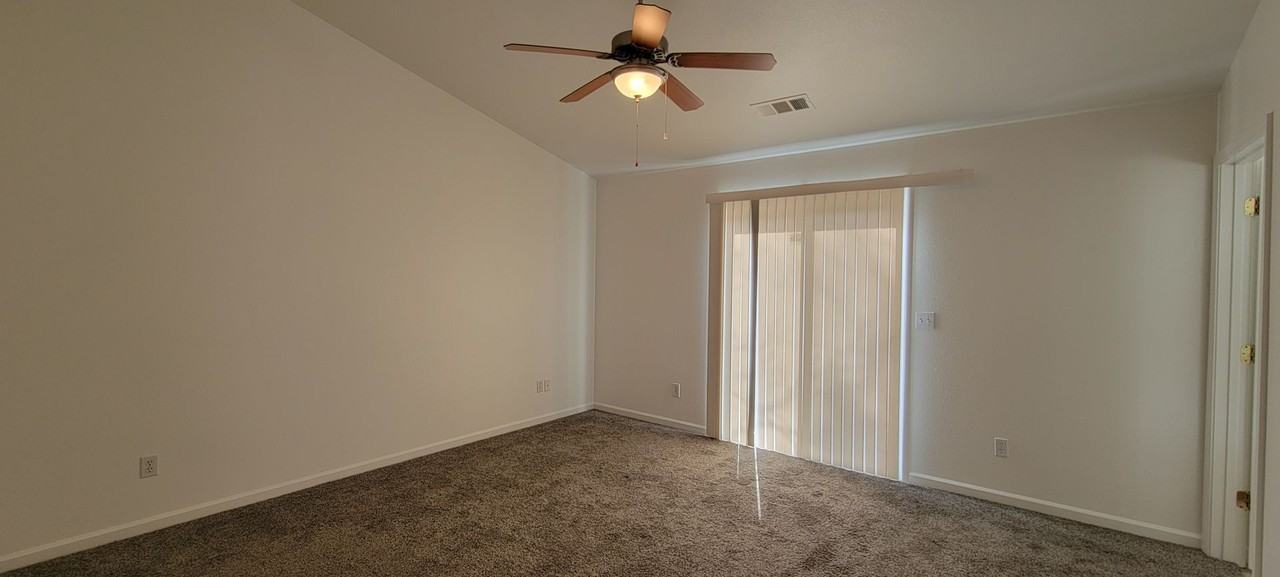 3419 Oak St - Photo 7 of 18