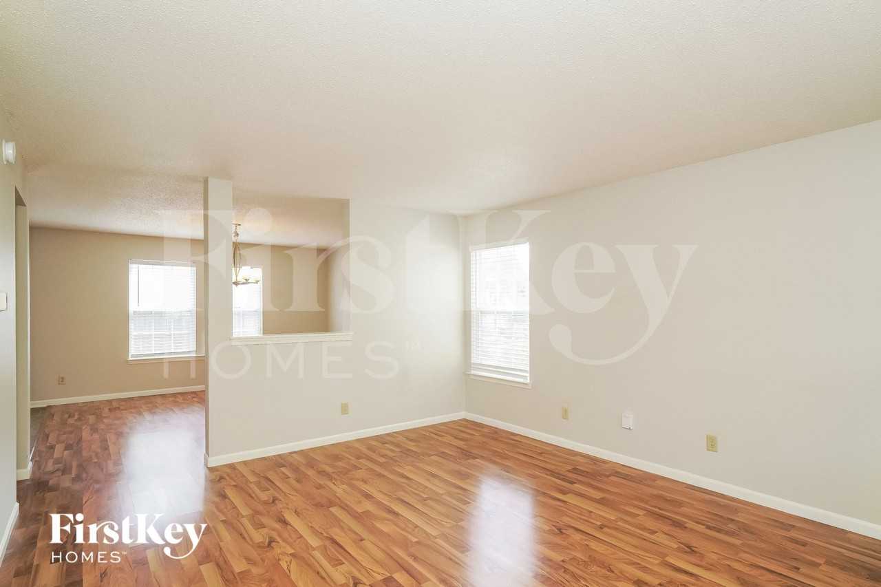 339 Winterset Way - Photo 2 of 15