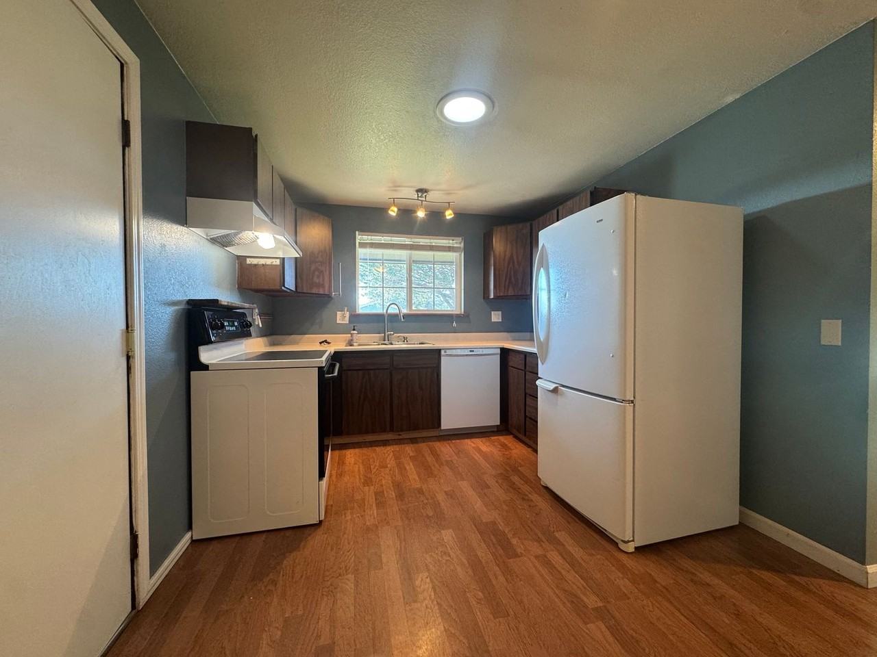 1965 Cypress Ct - Photo 3 of 21