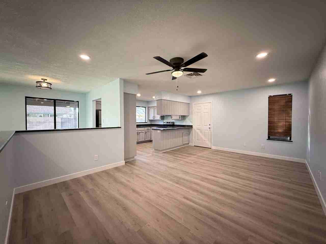 1449 E Mcnair Dr - Photo 3 of 32