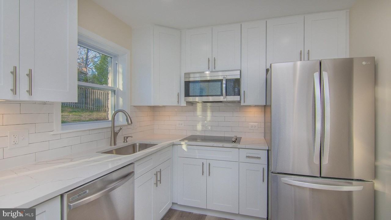 14 N Montague St - Photo 6 of 21