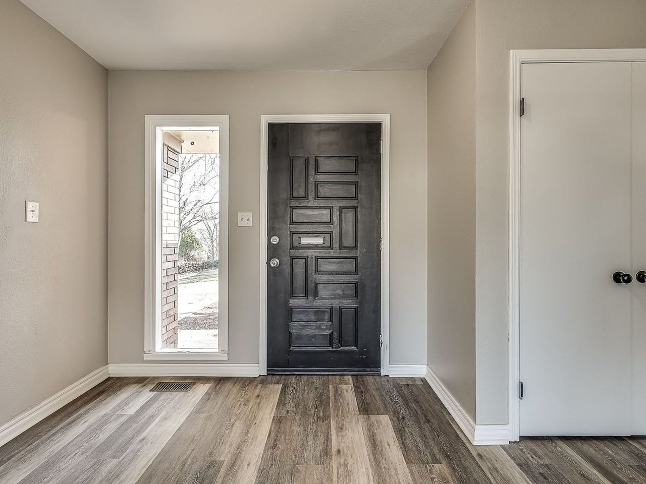 5966 E 36th St - Photo 4 of 36