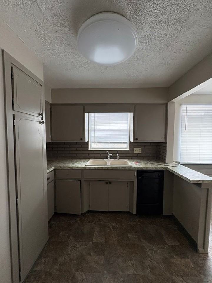 550 Graham Rd - Photo 5 of 24