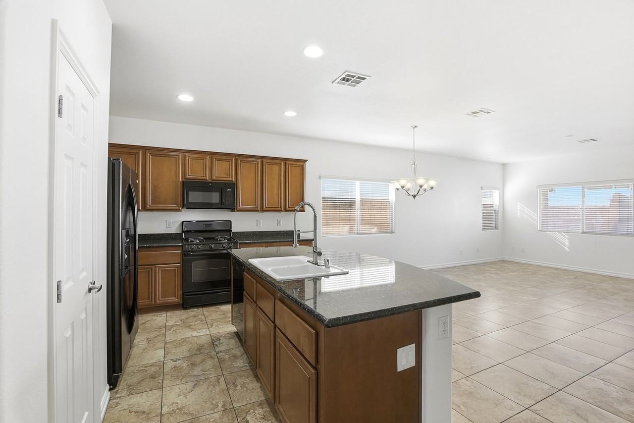 9387 Vital Crest St - Photo 4 of 30