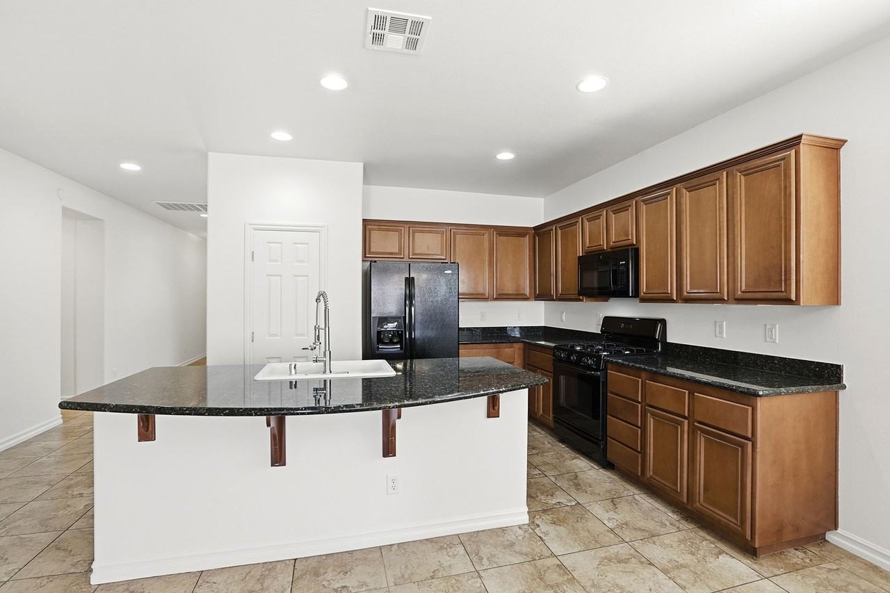 9387 Vital Crest St - Photo 6 of 30