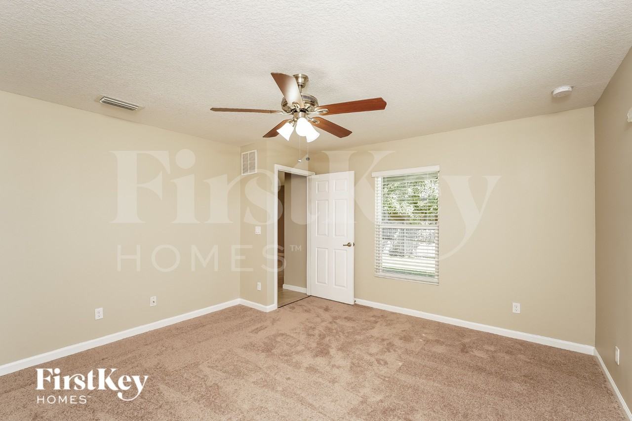 283 Sw Tulip Blvd - Photo 5 of 15