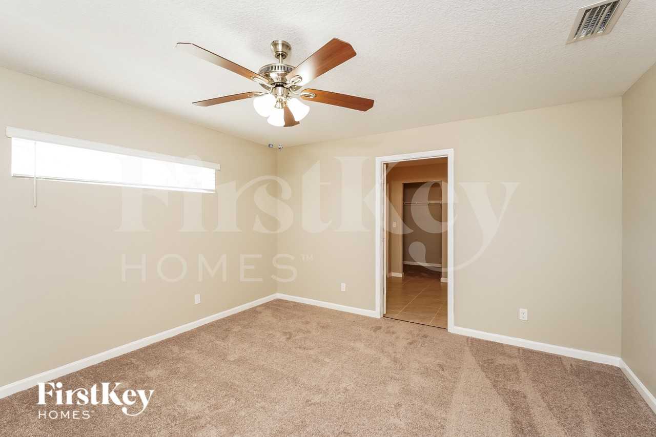 283 Sw Tulip Blvd - Photo 6 of 15